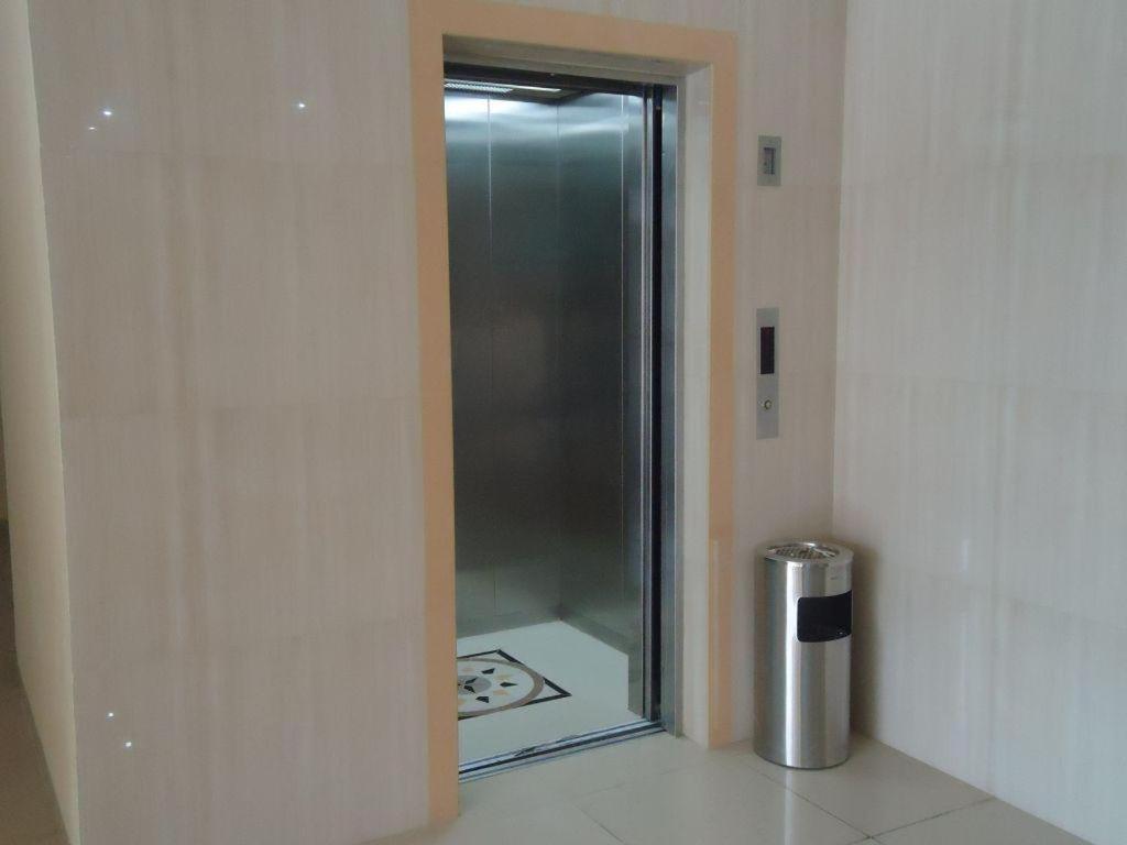Hotel Makmur Tarakan Buitenkant foto