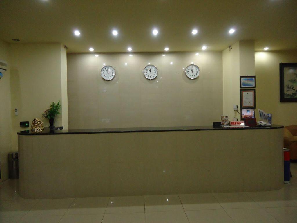 Hotel Makmur Tarakan Buitenkant foto